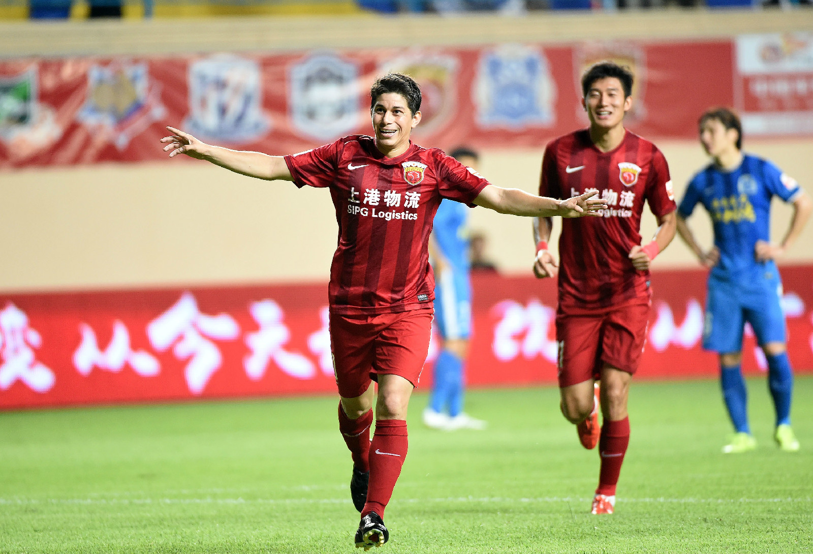 上海SIPG扩大领先优势，力争卫冕冠军的简单介绍